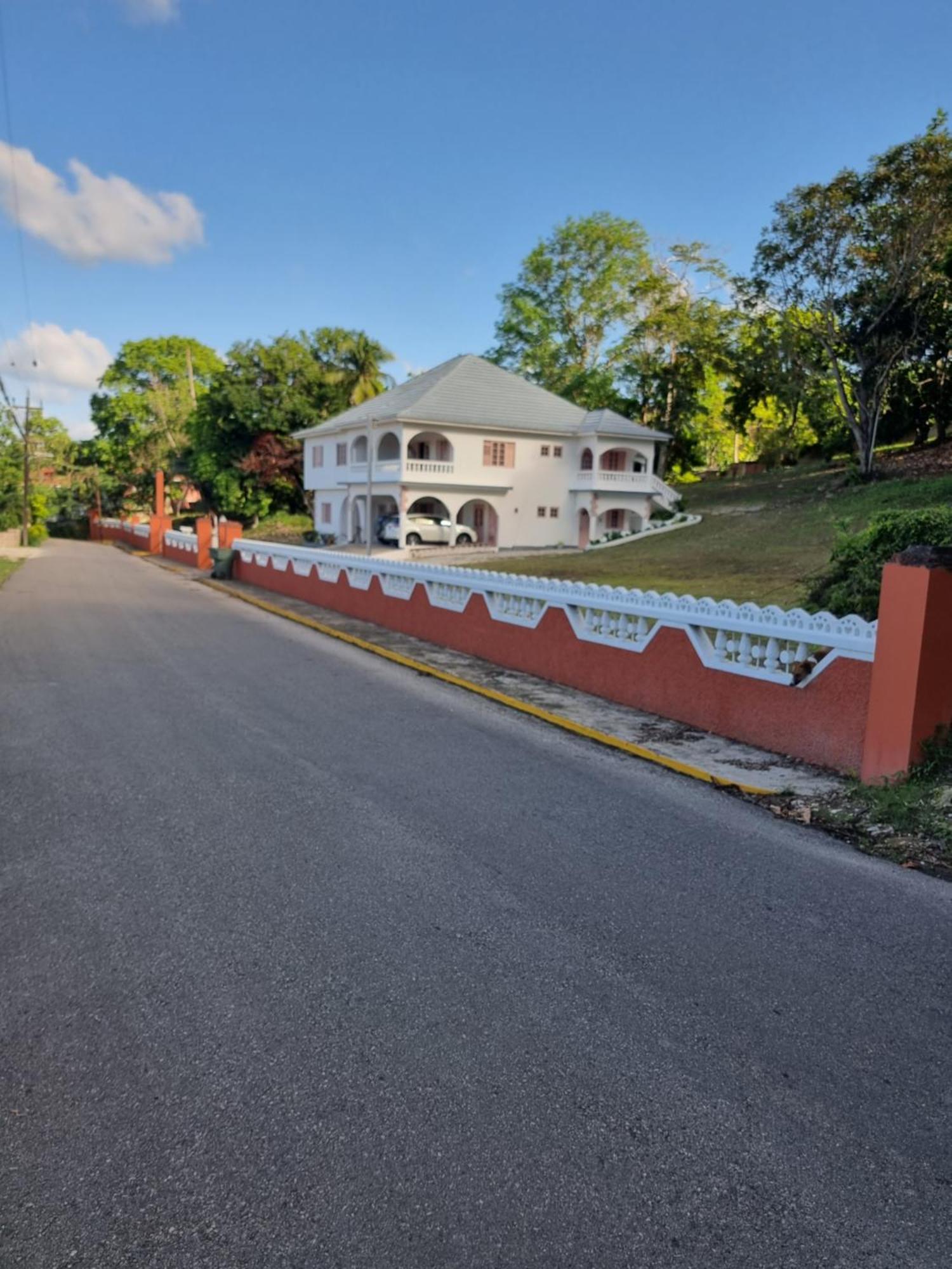 Shaw Park Gem Apt 12D Ocho Rios Eksteriør billede